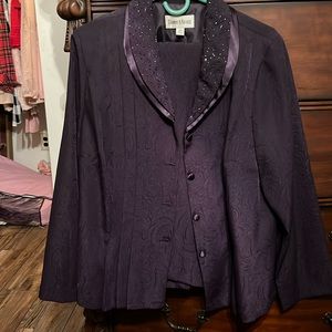 Purple suit silk sequin on collar skirt is mid length